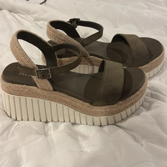 MIA Women's Olive Platform Sandals - Picture 2 of 4